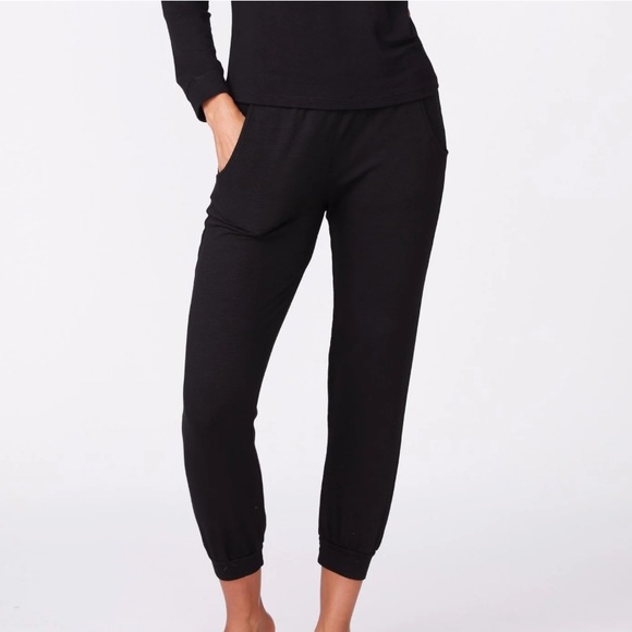 MONROW super soft sweater knit cuffed black jogger pants NWT - Picture 4 of 6